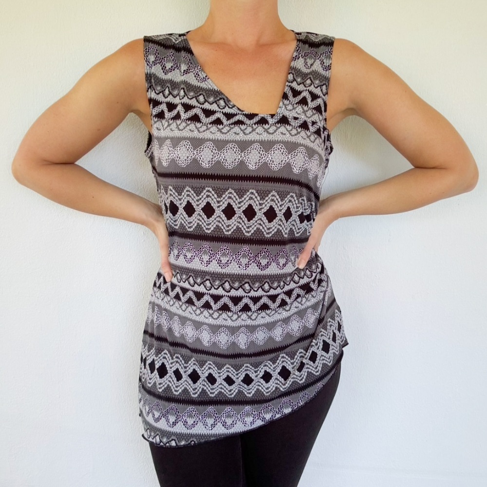 Suzie in the City black white asymmetrical sleeveless stretch tank size large